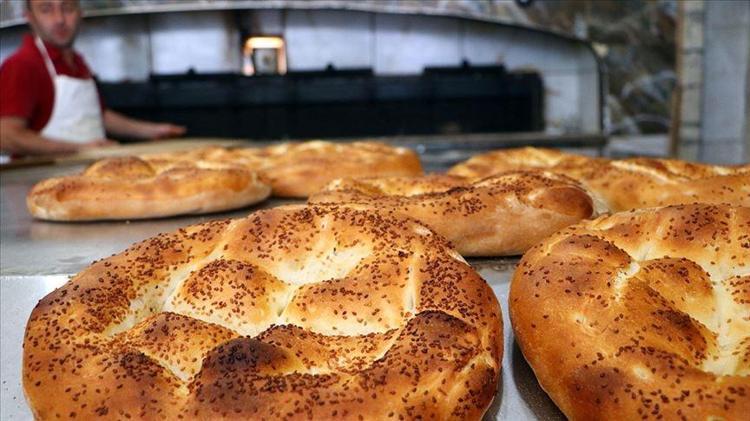 Dumanı üstünde Ramazan pidesi tarifi Evde Ramazan pidesi nasıl yapılır