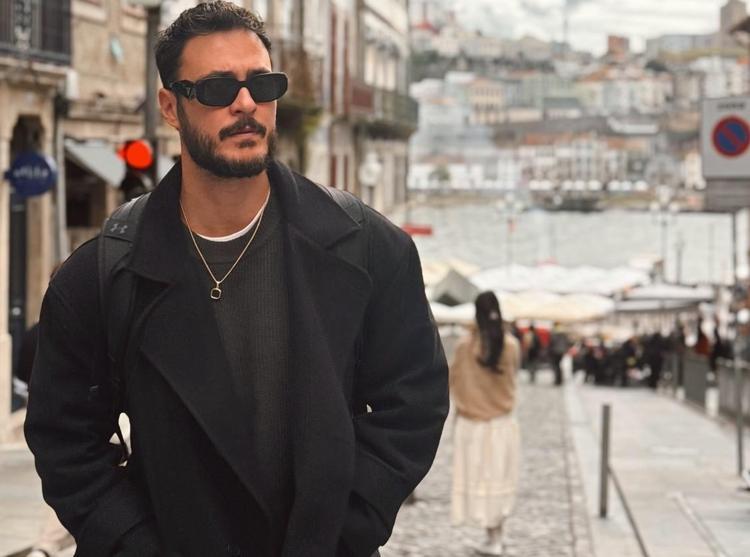 Yeni aşka mı yelken açtı Anıl Altanın genç güzelle fotoğrafı olay oldu