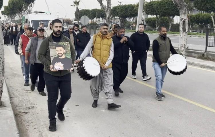DAVUL ZURNAYLA MEZARLIĞA UĞURLANDI