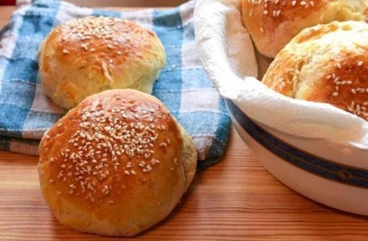 Mayasız pratik poğaça tarifi Sadece 15 dakikada fırına girmeye hazır oluyor