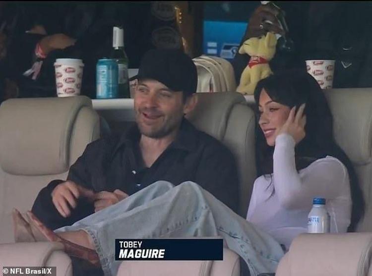 20 yaşındaki sevgilisiyle görüntülenen Tobey Maguire son haliyle gündem oldu Peter Parker nasıl 50 yaşında olabilir