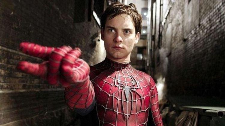 20 yaşındaki sevgilisiyle görüntülenen Tobey Maguire son haliyle gündem oldu Peter Parker nasıl 50 yaşında olabilir