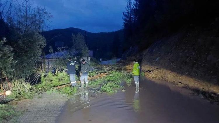 ANTALYA GÜNDOĞMUŞTA DERELER TAŞTI, PİKNİK ALANLARI SU ALTINDA KALDI