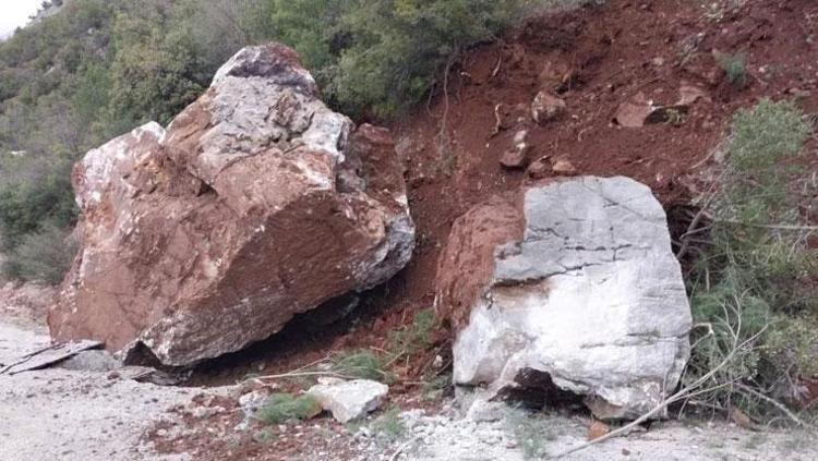 Meteorolojiden 49 il için sarı kodlu uyarı Sağanak hayatı durdurdu: Caddeler göle döndü, okullar tatil edildi