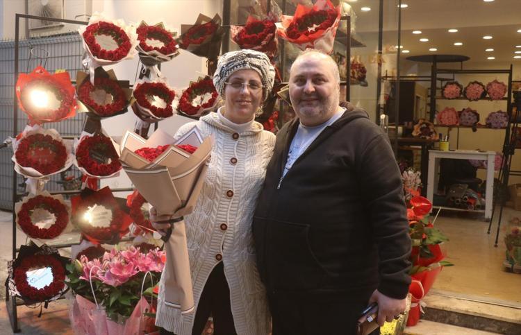 ARABA BAGAJINI GÜLLERLE SÜSLEMEMİZ İSTENDİ