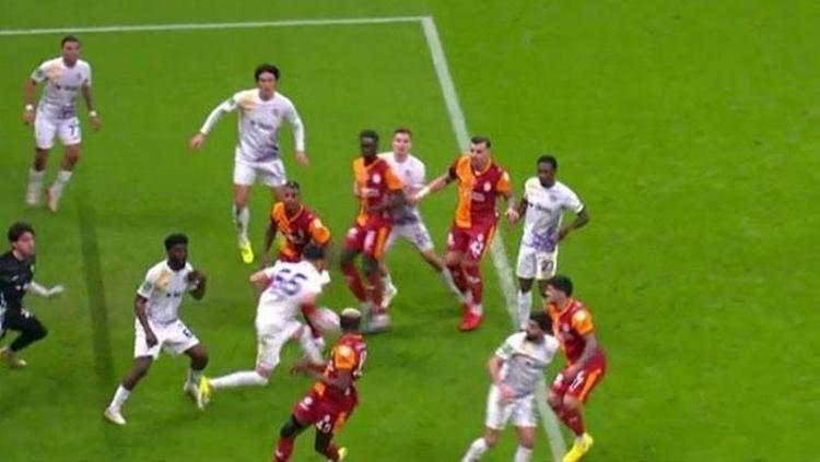 GALATASARAYIN PENALTI BEKLEDİĞİ POZİSYON