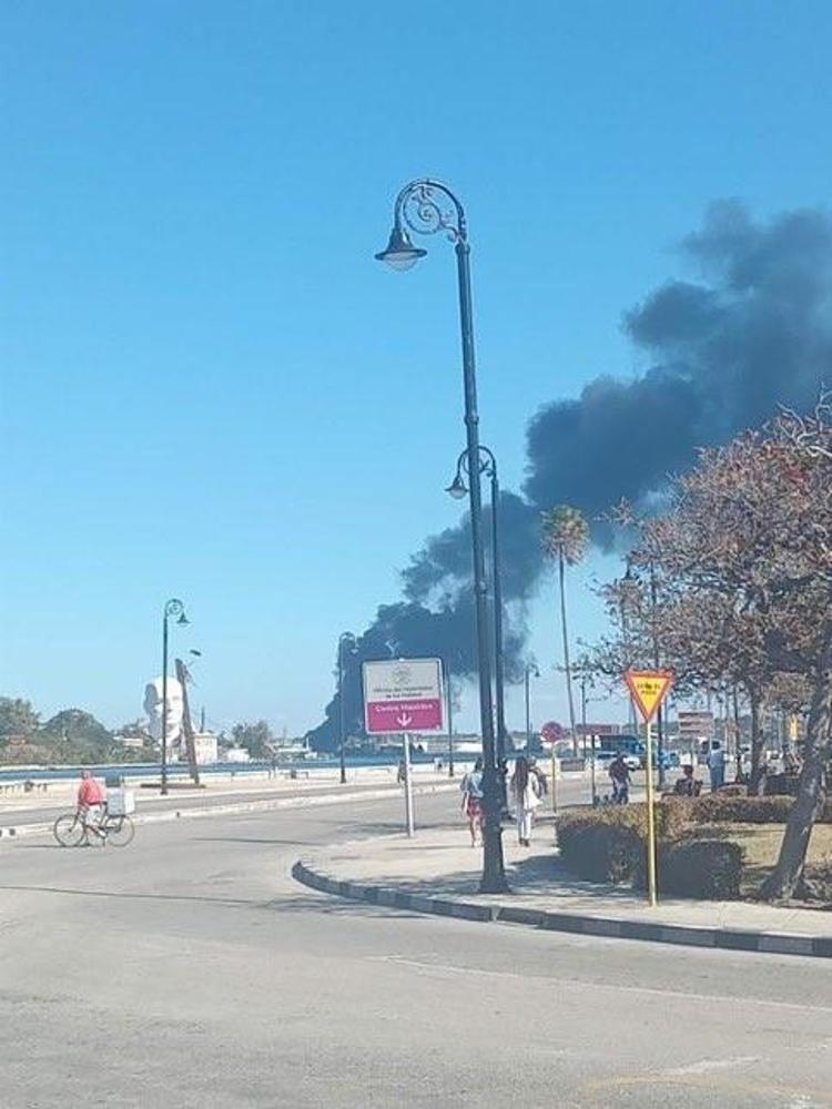 Kübada rafineride korkutan yangın Bölgeden dumanlar yükseldi