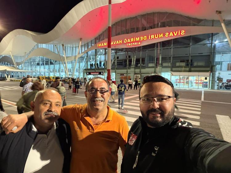 Sevgililer Gününde gerçek aşkını seçti Eşini ardında bırakıp ona koştu