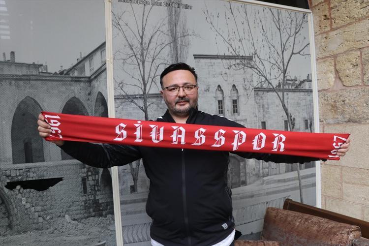 Sevgililer Gününde gerçek aşkını seçti Eşini ardında bırakıp ona koştu