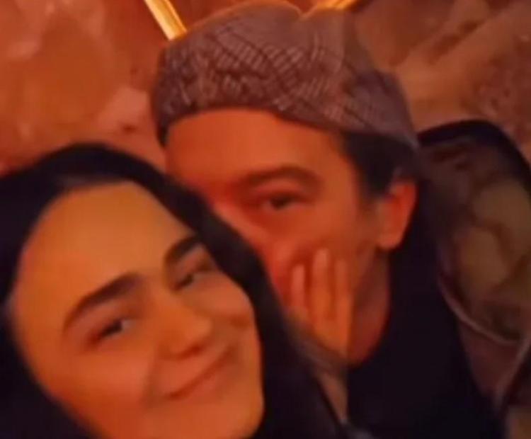 AŞKINI BÖYLE İLAN ETTİ İŞTE SEVGİLİSİ...