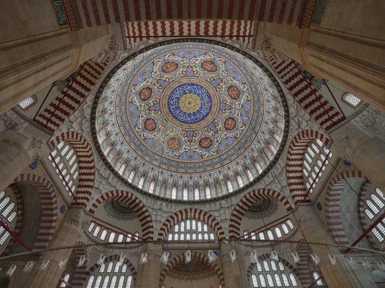 TESCİLLİ KUBBE TEZYİNATI KORUNDU
