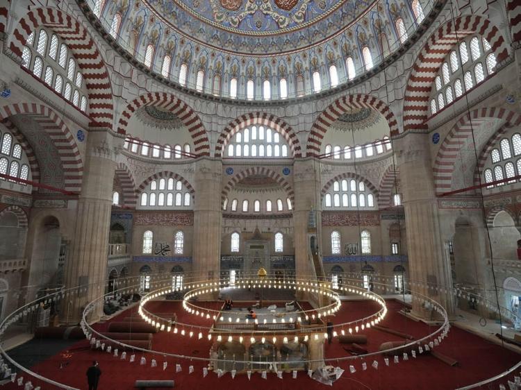 RAMAZANIN İLK GÜNÜ İBADETE AÇILIYOR
