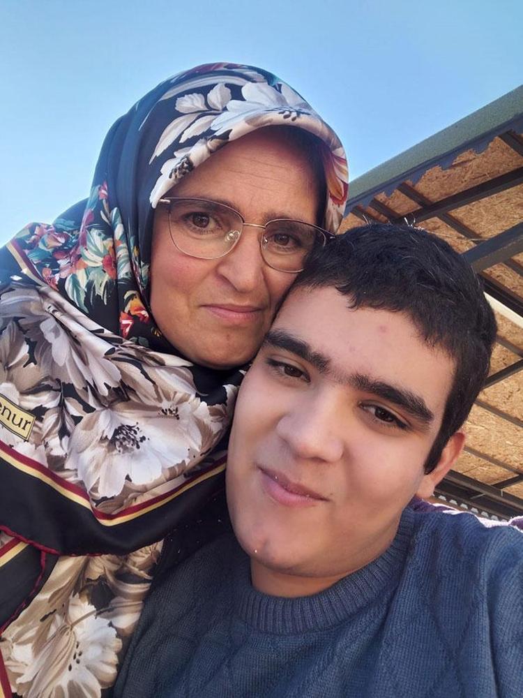 EN AZINDAN BURADA OLDUĞUNU BİLEYİM