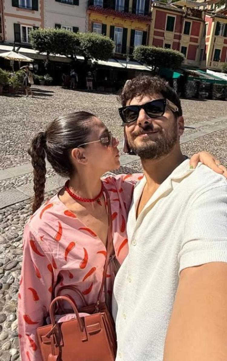 Sıla Türkoğlu ve Ata Ayyıldız evleniyor Sosyal medya ünlü çiftin soyadına dikkat çekti