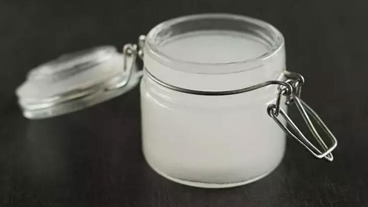 Lavaboya döken pişman oluyor Cam cilt için haşladığınız pirinç suyunu şişeleyin