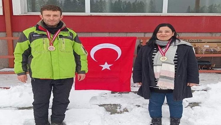 Ölüm bile ayıramadı: 7 yıl önce evlendiği çocukluk aşkıyla kazada can verdi
