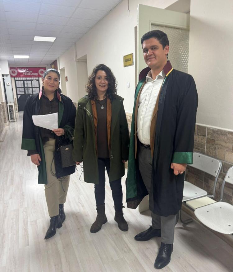 Duygu Nebioğlu babası Metin Akpınara açtığı tazminat davasını kazandı İlk paylaşım geldi