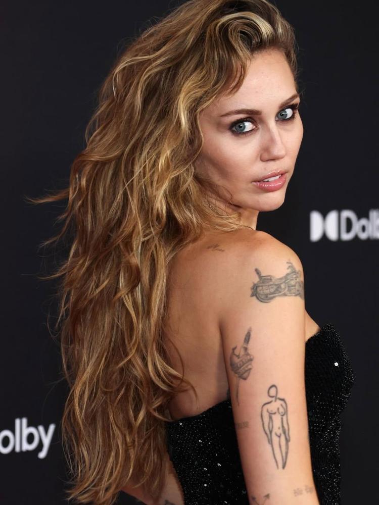 Miley Cyrus hamile mi Sosyal medyayı karıştıran iddia