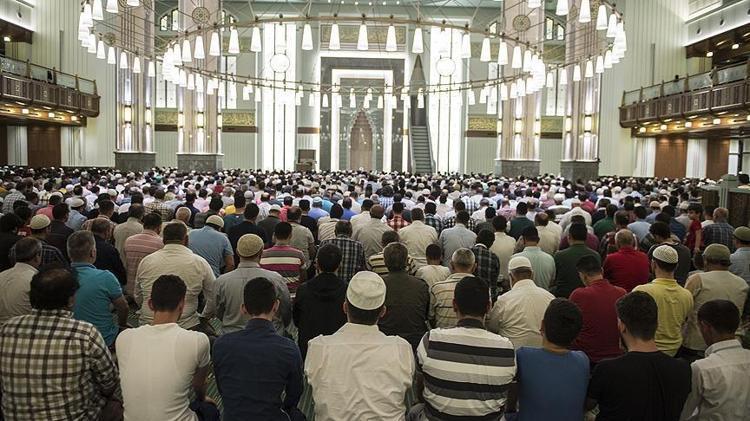 Ramazanın ilk gecesi kılınacak namazlar Ramazanın ilk gecesi Fetih suresiyle kılınacak 2 rekat namaz nasıl kılınır