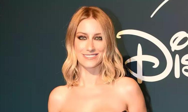 Hazal Kaya hastalıkla boğuşuyor Yerle bir oldum