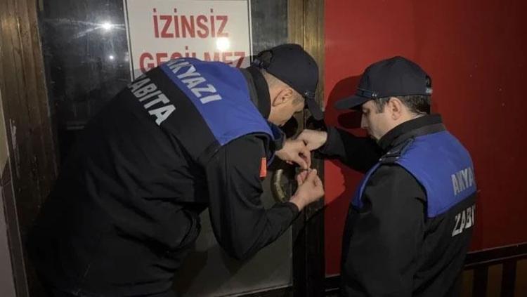 Tatlı imalathanesinde iğrenç manzara: Ayağıyla hamuru çiğnedi