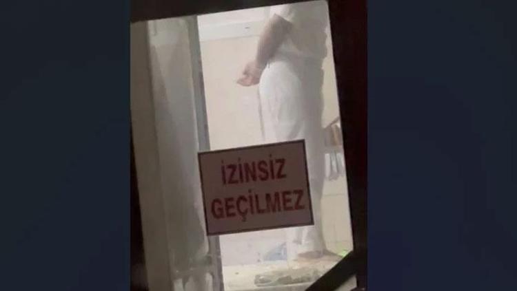 Tatlı imalathanesinde iğrenç manzara: Ayağıyla hamuru çiğnedi