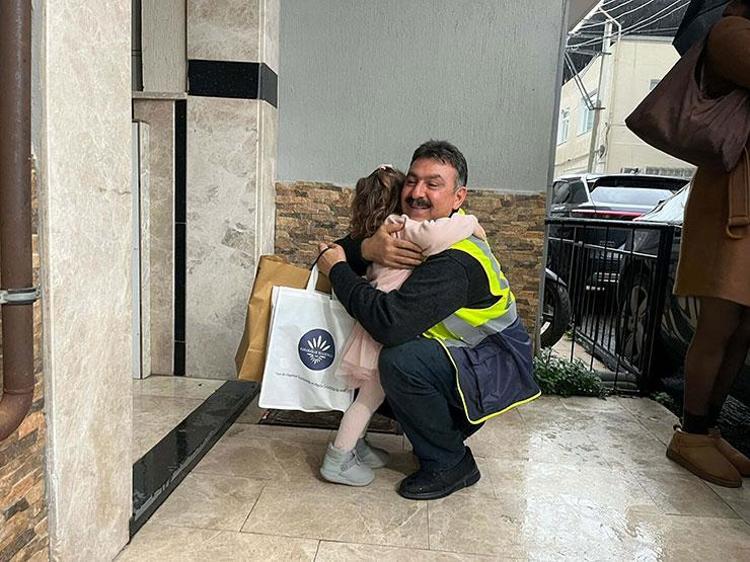 Minik Ayşe ile çöp kamyonu şoförünün ‘pencere’ bağı ‘Onu görünce mutlu çalışıyorum’