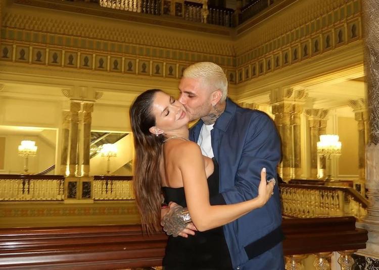 Mauro Icardi yeni yaşını kutladı Pastadaki yazı dikkat çekti