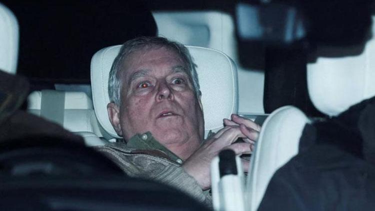 İngiliz kraliyetinde taht krizi Prens Andrew varis listesinden çıkarılacak mı