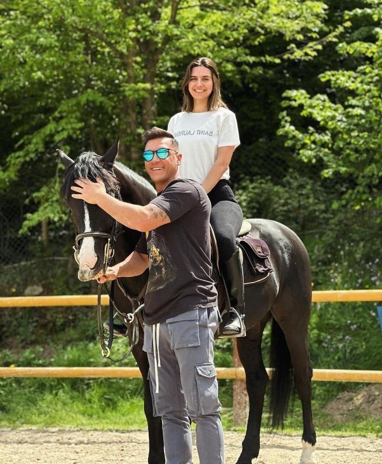 Üçüncü bebek yolda Amine Gülşeden Aile her şeydir mesajı