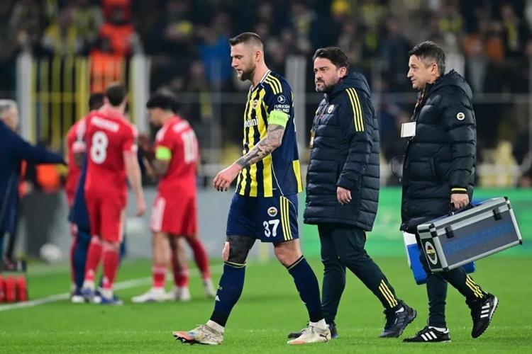 Fenerbahçe savunması revire döndü Tedesconun planı belli oldu