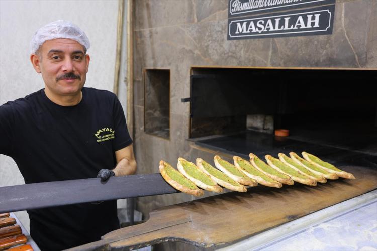 KAHRAMANMARAŞ USULÜ ŞEKERLİ FISTIKLI BÖREK TARİFİ