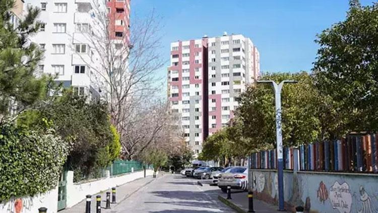 Üç şehirden daha büyük İstanbulun en kalabalık mahallesinde sokaklar bomboş
