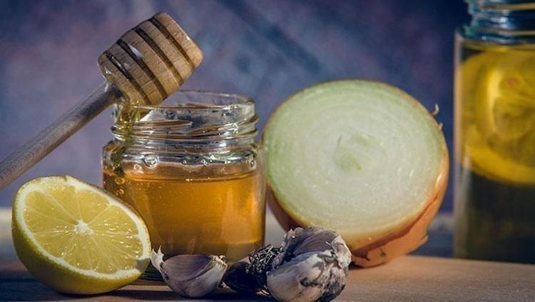 Doğal öksürük şurubu tarifi Öksürük, hırıltı ve balgamı bıçak gibi kesiyor