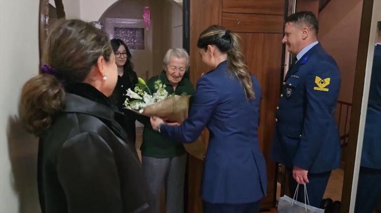 Sen çok yaşa Hatice Nine Parkinson bile engel olamadı, 1000 Mehmetçiki ısıttı
