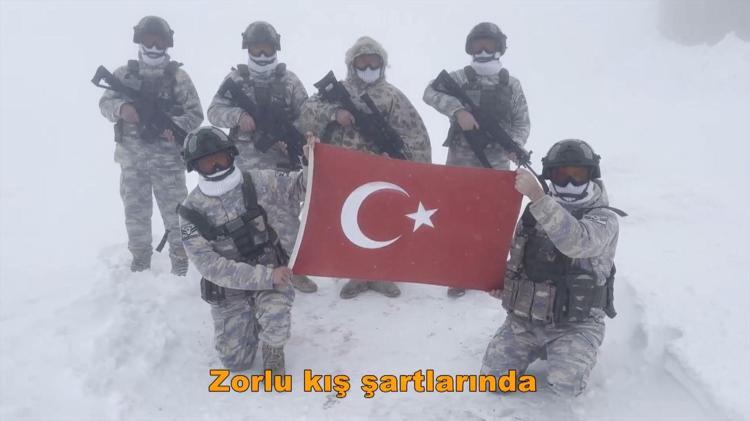 MEHMETÇİK TAKINCA MUTLU OLUYORUM