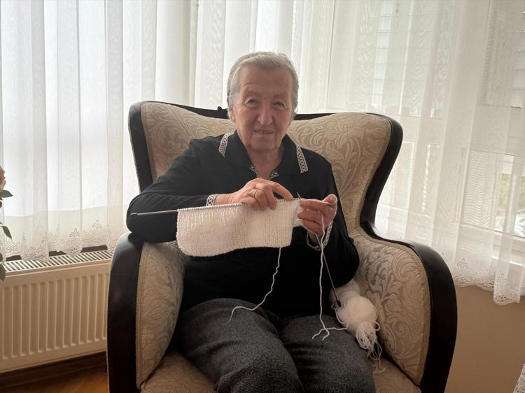 Sen çok yaşa Hatice Nine Parkinson bile engel olamadı, 1000 Mehmetçiki ısıttı