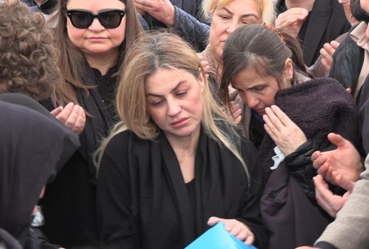 KIZIM ANNE BABAM ÖLMÜŞ DEDİ, DELİRDİM