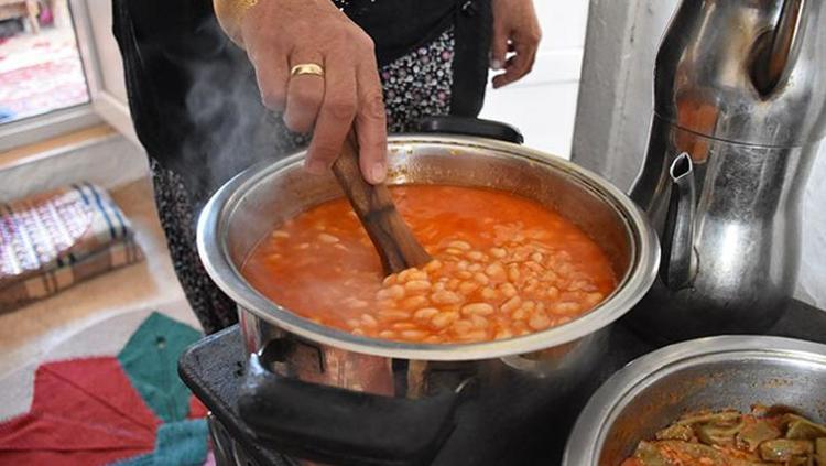 Kuru fasulyeyi böyle pişirin İçine 1 parça atınca lezzetini 10 kat artırıyor, gazını alıp lokum gibi yapıyor