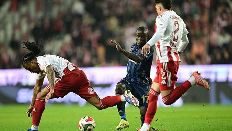 FENERBAHÇE 3. KEZ 2-0 GERİYE DÜŞTÜĞÜ MAÇTA PUAN ALDI