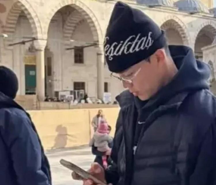 Beşiktaşın yıldızından Sultanahmet Camii paylaşımı