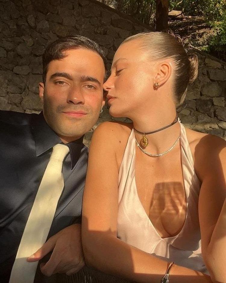 Milano’dan dönüş Serenay Sarıkaya ve Mert Demir Türkiyeye el ele döndü