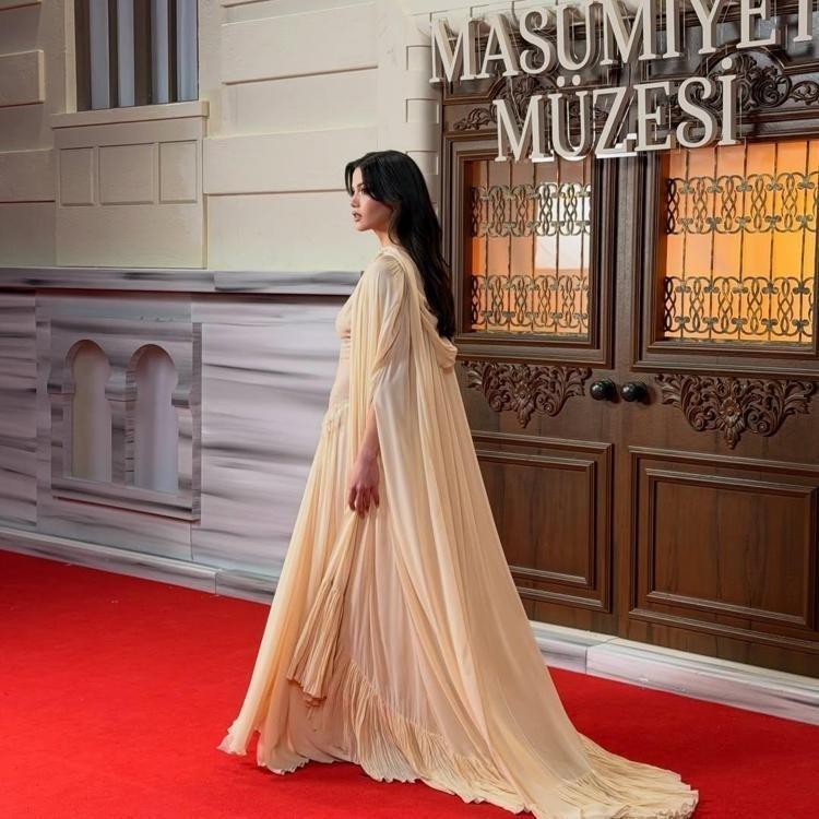 Masumiyet Müzesinin Füsunu Eylül Lize Kandemir’den Demet Akalın’ın iç çamaşırı eleştirisine yanıt