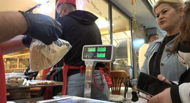 Ramazan ayının vazgeçilmezinde metrelerce kuyruk oluştu Kilosu 300 TL, sadece Hatayda yapılıyor
