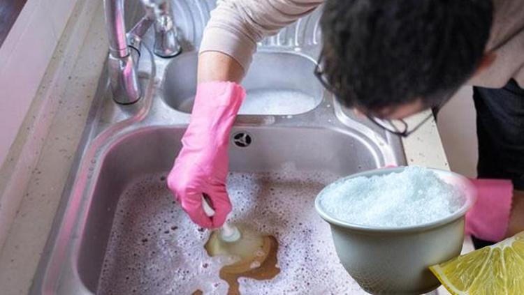 Tıkalı lavaboyu tek hamlede açıyor 2 kaşık kullanmak yetiyor, tesisatçılara para dökmeye son