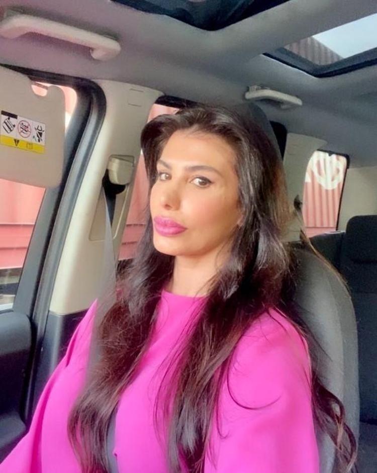 Ünlü şarkıcı Hatice cam silerken herkesi korkuttu Tehlikeli anlar