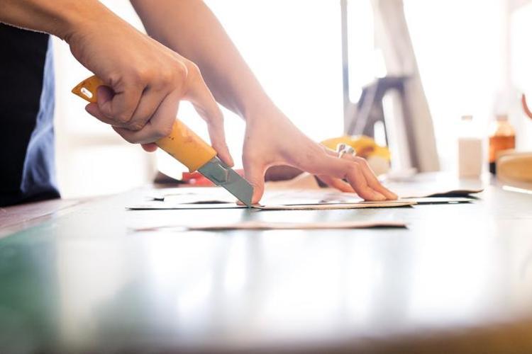 Maket bıçağının arkasındaki siyah kapak ne işe yarıyor Kimse amacını bilmiyormuş