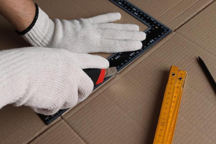 Maket bıçağının arkasındaki siyah kapak ne işe yarıyor Kimse amacını bilmiyormuş