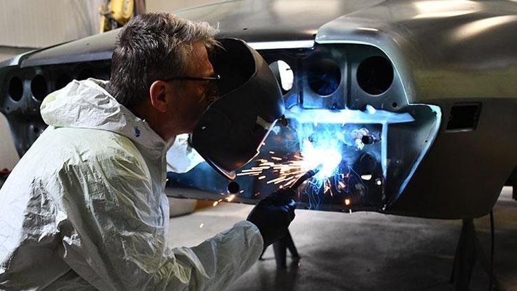 Hurda otomobilleri milyonluk servete dönüştürüyor Yılda sadece 3 adet üretiyor