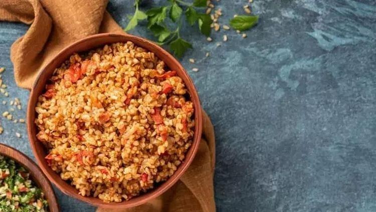 DOMATESLİ BULGUR PİLAVI TARİFİ